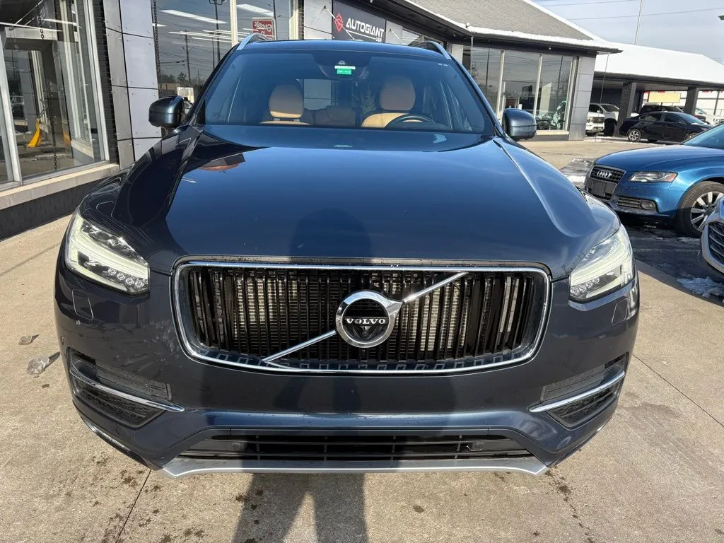 2018 Volvo XC90 T5 Momentum photo 3
