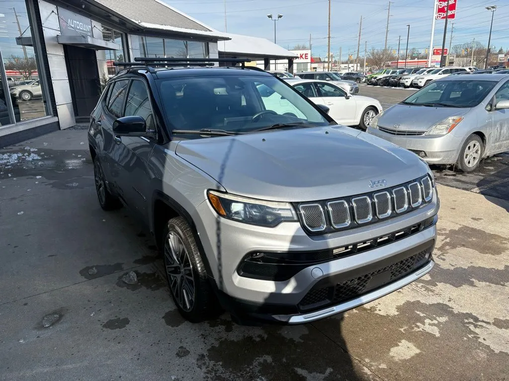 2022 Jeep Compass Limited photo 2