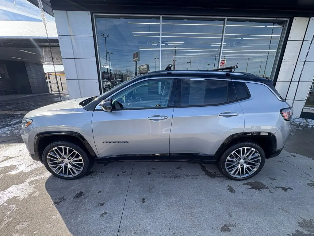 2022 Jeep Compass Limited photo 3