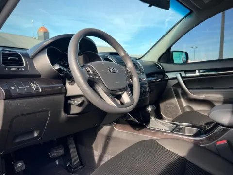 Photos of 2015 Kia Sorento LX for sale in Indianapolis, IN at AutoGiant USA Indianapolis