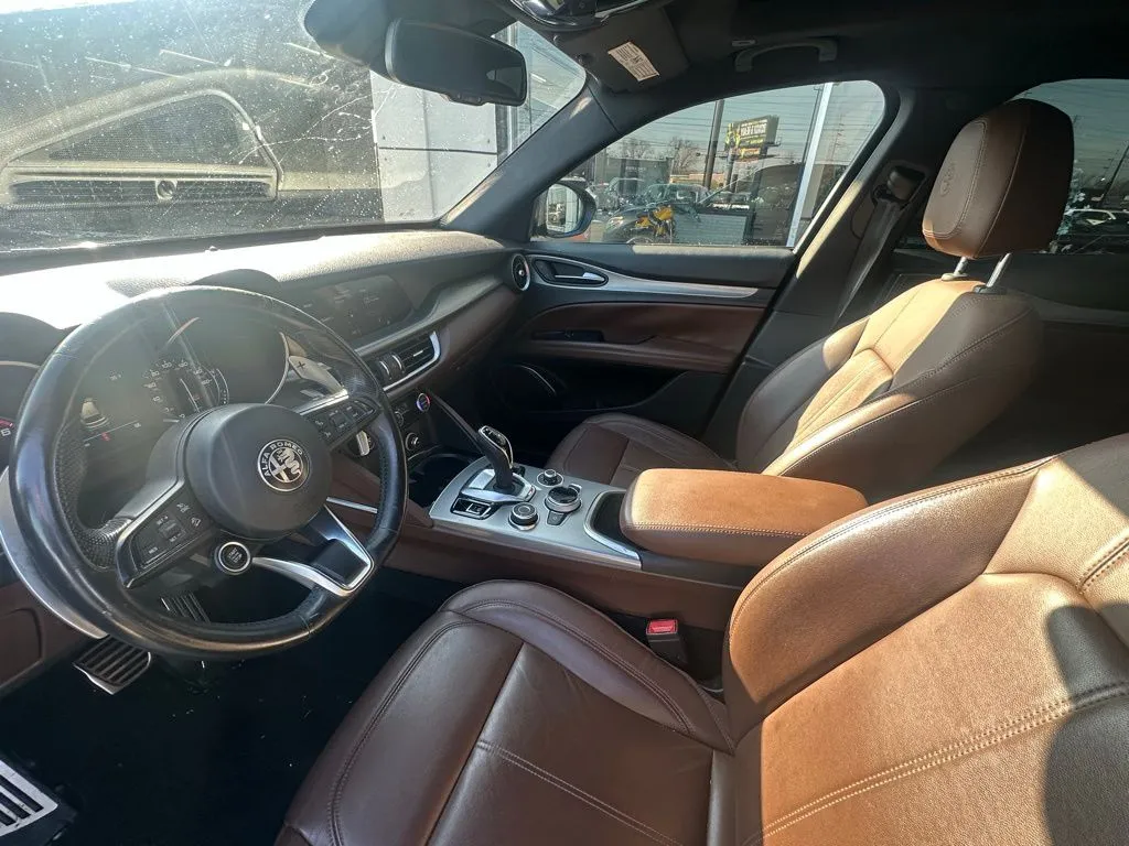 2020 Alfa Romeo Stelvio Base photo 4