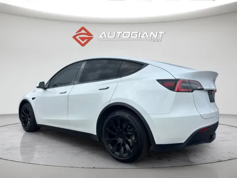 More photos of 2021 Tesla Model Y Long Range at AutoGiant USA Indianapolis, IN