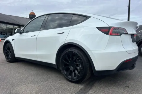 More photos of 2021 Tesla Model Y Long Range at AutoGiant USA Indianapolis, IN