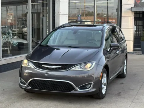 Gray 2018 Chrysler Pacifica Touring L Plus for sale in Indianapolis, IN