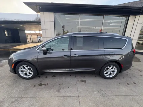 Photos of 2018 Chrysler Pacifica Touring L Plus for sale in Indianapolis, IN at AutoGiant USA Indianapolis