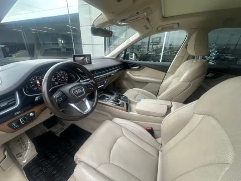 Photos of 2017 Audi Q7 3.0T Prestige for sale in Indianapolis, IN at AutoGiant USA Indianapolis