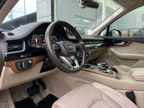 Photos of 2017 Audi Q7 3.0T Prestige for sale in Indianapolis, IN at AutoGiant USA Indianapolis