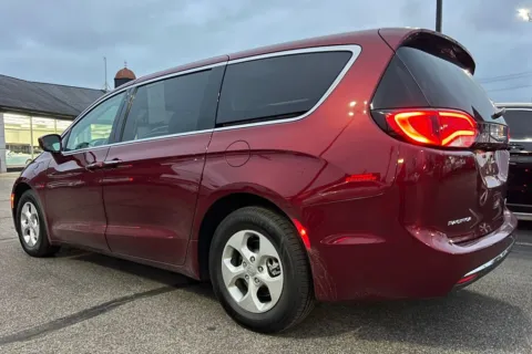 More photos of 2017 Chrysler Pacifica Hybrid Touring Plus at AutoGiant USA Indianapolis, IN