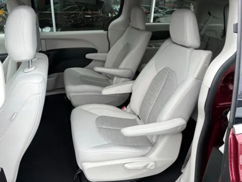 More photos of 2017 Chrysler Pacifica Hybrid Touring Plus at AutoGiant USA Indianapolis, IN