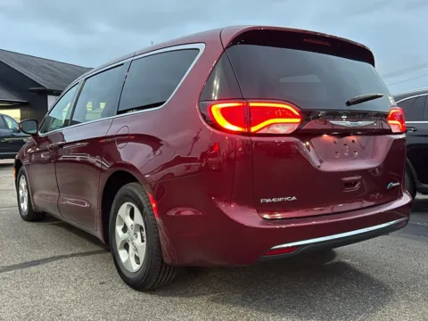 More photos of 2017 Chrysler Pacifica Hybrid Touring Plus at AutoGiant USA Indianapolis, IN