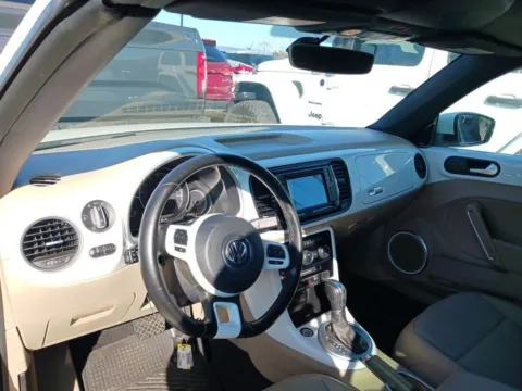 More photos of 2018 Volkswagen Beetle 2.0T SE at AutoGiant USA Indianapolis, IN