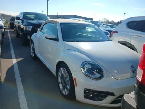 Photos of 2018 Volkswagen Beetle 2.0T SE for sale in Indianapolis, IN at AutoGiant USA Indianapolis