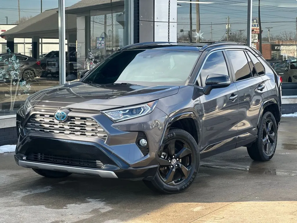 2020 Toyota RAV4 XSE's photo