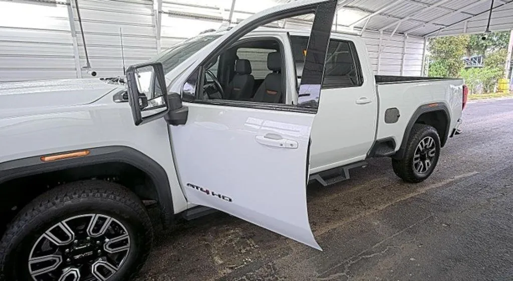 2022 GMC Sierra 2500HD AT4's photo