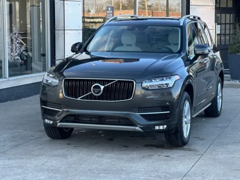 Gray 2022 Volvo XC90 T5 Momentum for sale in Indianapolis, IN