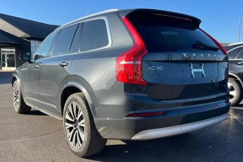 More photos of 2022 Volvo XC90 T5 Momentum at AutoGiant USA Indianapolis, IN