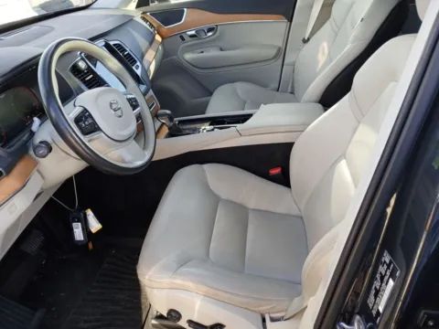 More photos of 2022 Volvo XC90 T5 Momentum at AutoGiant USA Indianapolis, IN