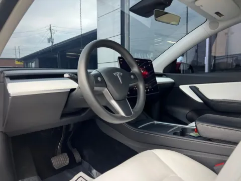 Photos of 2022 Tesla Model Y Long Range for sale in Indianapolis, IN at AutoGiant USA Indianapolis