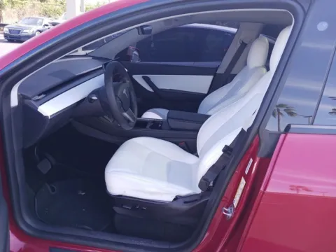 More photos of 2022 Tesla Model Y Long Range at AutoGiant USA Indianapolis, IN