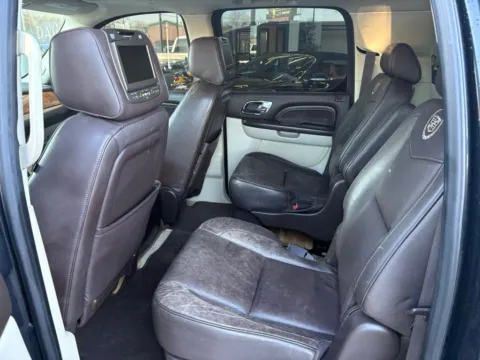 More photos of 2010 Cadillac Escalade ESV Platinum Edition at AutoGiant USA Indianapolis, IN