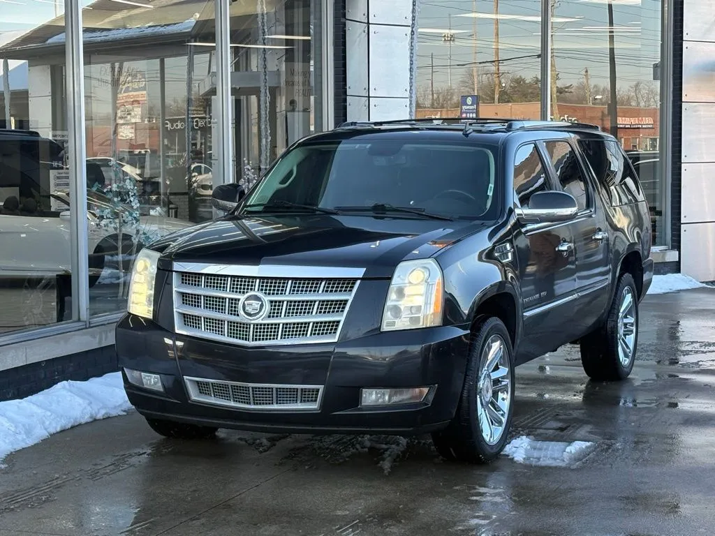2010 Cadillac Escalade ESV Platinum Edition's photo