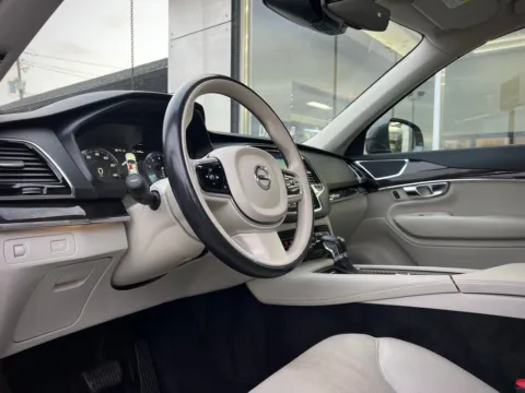 Photos of 2018 Volvo XC90 T5 Momentum 5P for sale in Indianapolis, IN at AutoGiant USA Indianapolis