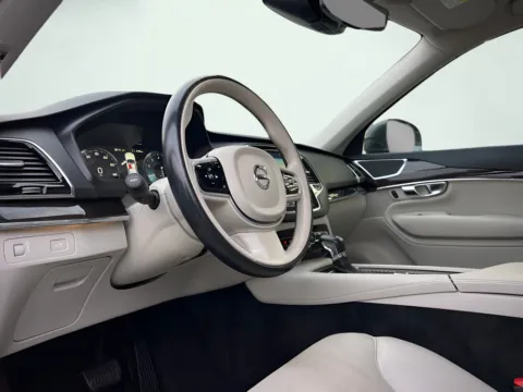 Photos of 2018 Volvo XC90 T5 Momentum 5P for sale in Indianapolis, IN at AutoGiant USA Indianapolis