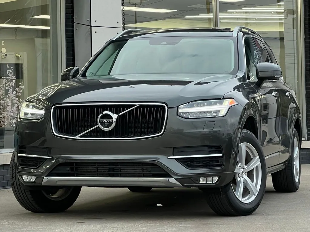 2018 Volvo XC90 Momentum's photo