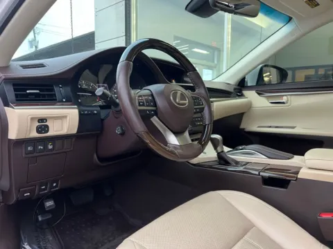 Photos of 2016 Lexus ES 350 for sale in Indianapolis, IN at AutoGiant USA Indianapolis