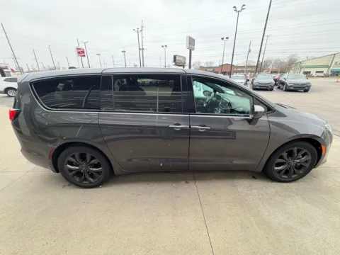 More photos of 2018 Chrysler Pacifica Touring Plus at AutoGiant USA Indianapolis, IN
