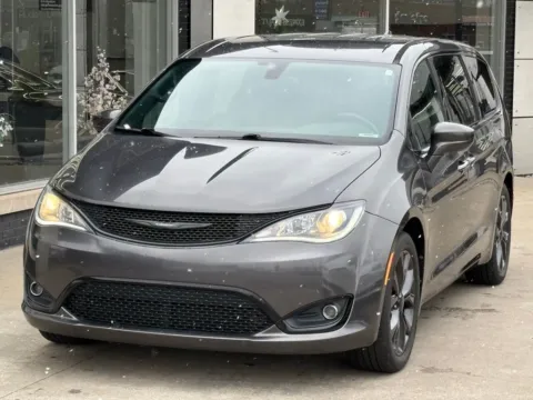 Gray 2018 Chrysler Pacifica Touring Plus for sale in Indianapolis, IN