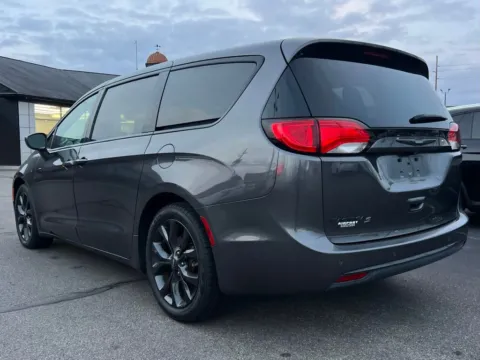 More photos of 2018 Chrysler Pacifica Touring Plus at AutoGiant USA Indianapolis, IN