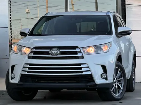 White 2018 Toyota Highlander XLE for sale in Indianapolis, IN