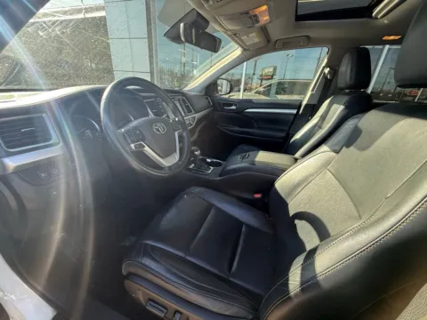 More photos of 2018 Toyota Highlander XLE at AutoGiant USA Indianapolis, IN