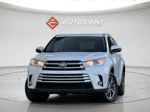 White 2018 Toyota Highlander XLE for sale in Indianapolis, IN