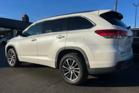 More photos of 2018 Toyota Highlander XLE at AutoGiant USA Indianapolis, IN