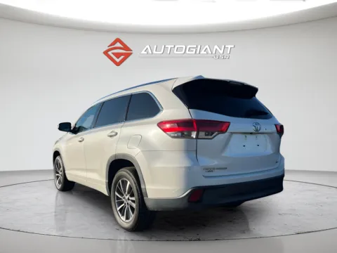 More photos of 2018 Toyota Highlander XLE at AutoGiant USA Indianapolis, IN
