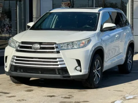 White 2018 Toyota Highlander XLE for sale in Indianapolis, IN