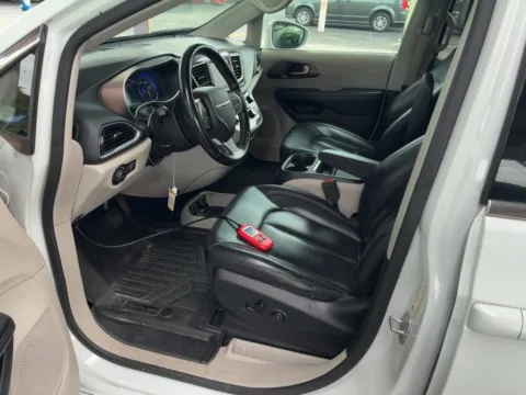 More photos of 2019 Chrysler Pacifica Touring L at AutoGiant USA Indianapolis, IN