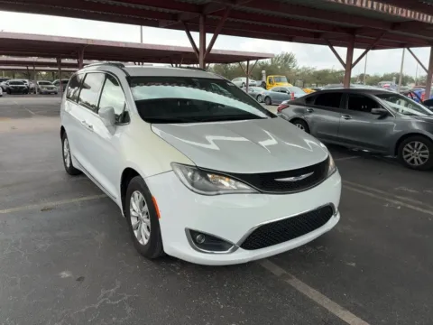 Photos of 2019 Chrysler Pacifica Touring L for sale in Indianapolis, IN at AutoGiant USA Indianapolis
