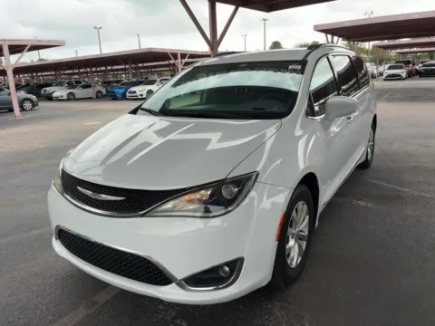 White 2019 Chrysler Pacifica Touring L for sale in Indianapolis, IN