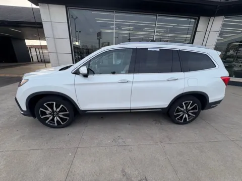 Photos of 2020 Honda Pilot Touring for sale in Indianapolis, IN at AutoGiant USA Indianapolis