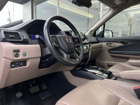 Photos of 2020 Honda Pilot Touring for sale in Indianapolis, IN at AutoGiant USA Indianapolis