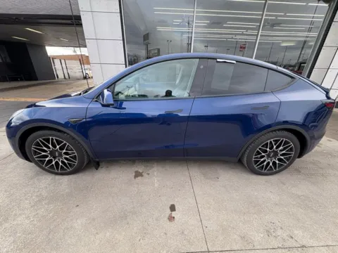 Photos of 2021 Tesla Model Y Long Range for sale in Indianapolis, IN at AutoGiant USA Indianapolis