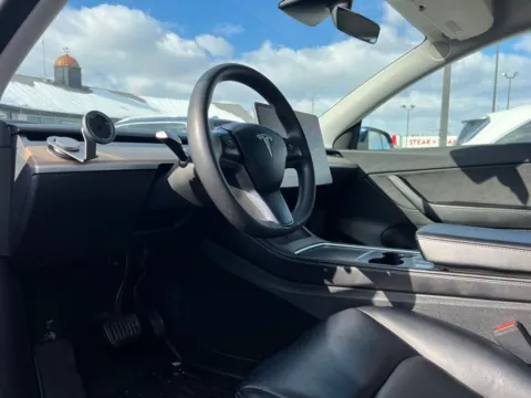 Photos of 2021 Tesla Model Y Long Range for sale in Indianapolis, IN at AutoGiant USA Indianapolis