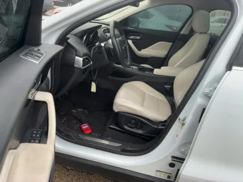 More photos of 2018 Jaguar F-PACE 35t Prestige at AutoGiant USA Indianapolis, IN