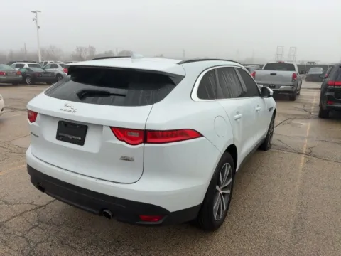 More photos of 2018 Jaguar F-PACE 35t Prestige at AutoGiant USA Indianapolis, IN