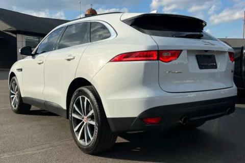 More photos of 2018 Jaguar F-PACE 35t Prestige at AutoGiant USA Indianapolis, IN
