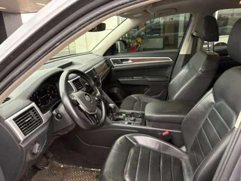 Another view of 2018 Volkswagen Atlas SEL Premium for sale in Indianapolis, IN at AutoGiant USA Indianapolis