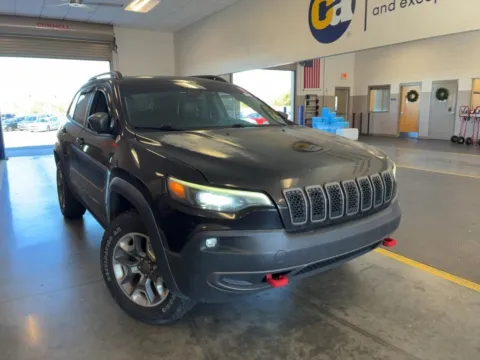 Photos of 2019 Jeep Cherokee Trailhawk for sale in Indianapolis, IN at AutoGiant USA Indianapolis